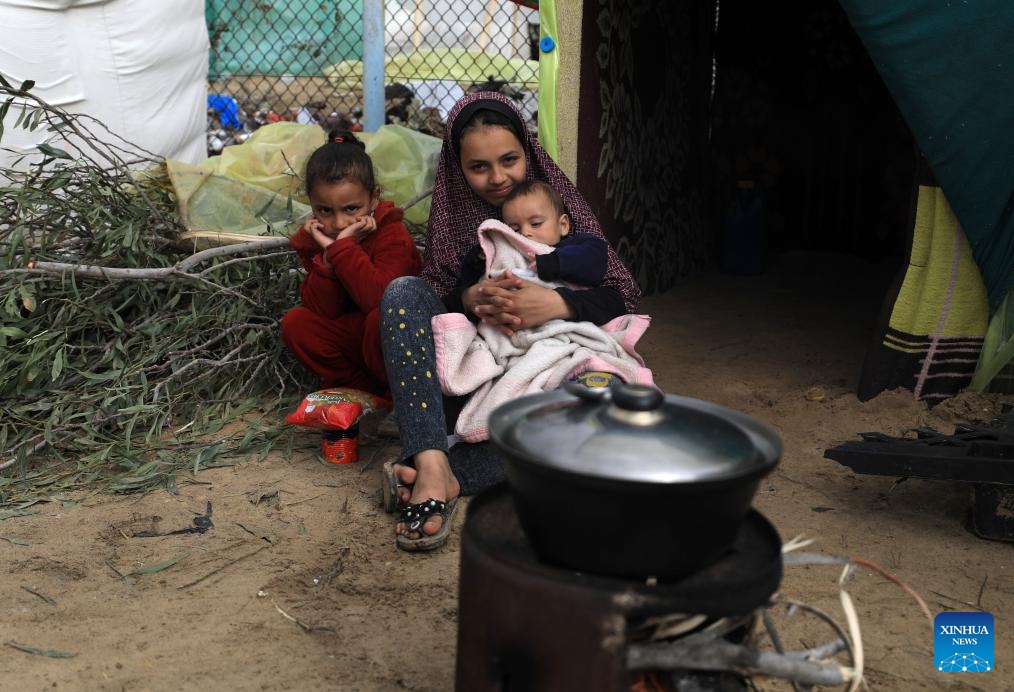 Palestinian children are seen at a temporary shelter in the southern Gaza Strip city of Rafah, on Dec. 13, 2023. Hamas leader Ismail Haniyeh said on Wednesday that the Gaza-ruling Palestinian faction is ready to discuss with Israel any arrangement or initiative that could lead to a ceasefire in Gaza.(Photo: Xinhua)