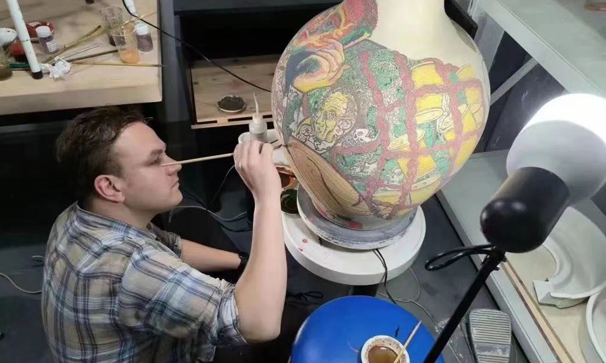 Spanish porcelain artist Jaume Ribalta