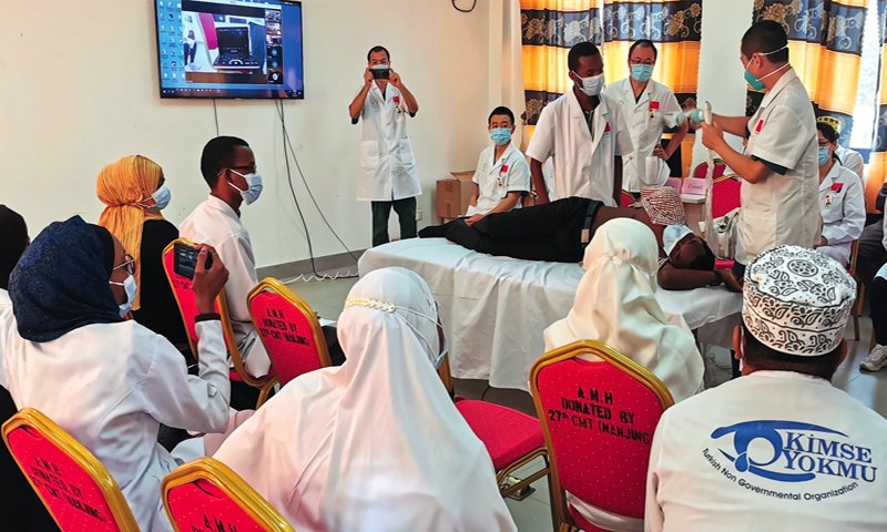 The Chinese medical team personnel in Pemba Island, Zanzibar conduct training for local medical staff. Photo: Liu Xin/GT