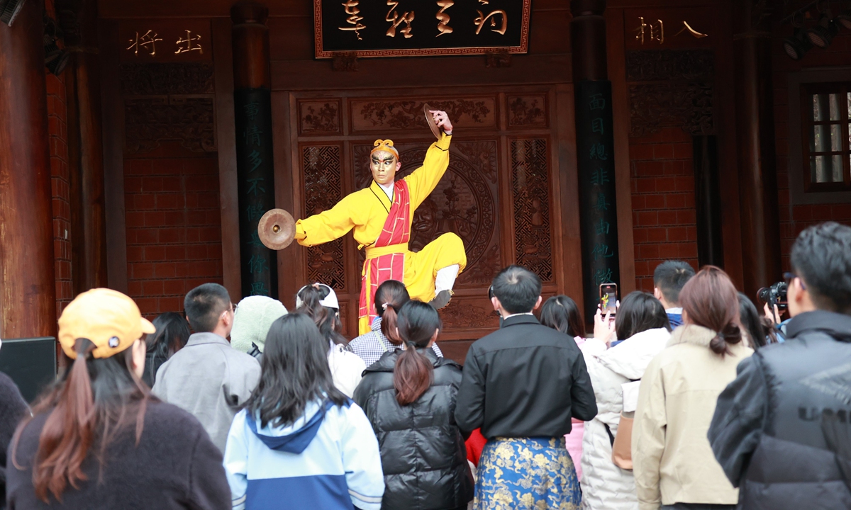 An actor performs on stage. Photo: Courtesy of the China Theatre Association 
