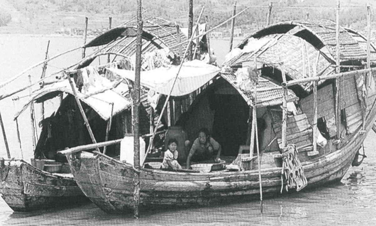 An archival photo of boat dwellers who had lived near the coast of Fujian Province. Photo: Courtesy of Xiaqi village committee