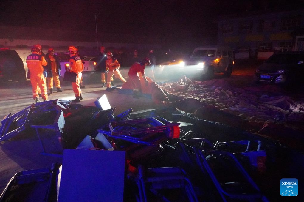 Rescuers get prepared for rescue operation at the earthquake-jolted Chenjia Village in Jishishan Bao'an, Dongxiang, Sala Autonomous County of Linxia Hui Autonomous Prefecture, northwest China's Gansu Province, Dec. 19, 2023. The 6.2-magnitude earthquake that jolted an ethnic county in northwest China's Gansu Province midnight Monday has killed 111 people in Gansu and neighboring Qinghai Province, according to local earthquake relief headquarters.(Photo: Xinhua)