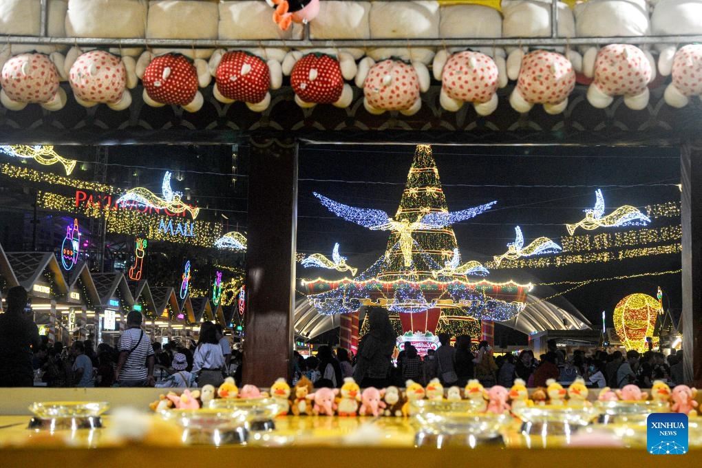 People visit Christmas Wonderland, a light show event, at Pakuwon City Mall in Surabaya, East Java, Indonesia, Dec. 18, 2023.(Photo: Xinhua)