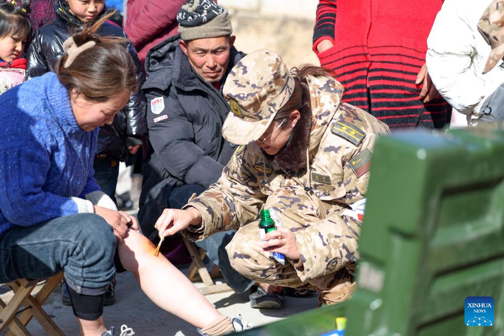 A member of the People's Armed Police Force (PAPF) provides medical services for people affected by the earthquake in Liuji Township of Jishishan County, northwest China's Gansu Province, Dec. 20, 2023. The Chinese People's Liberation Army (PLA) and the People's Armed Police Force (PAPF) have deployed multiple rescue forces to quake-hit areas in response to a 6.2-magnitude earthquake that jolted northwest China's Gansu Province late Monday.(Photo: Xinhua)