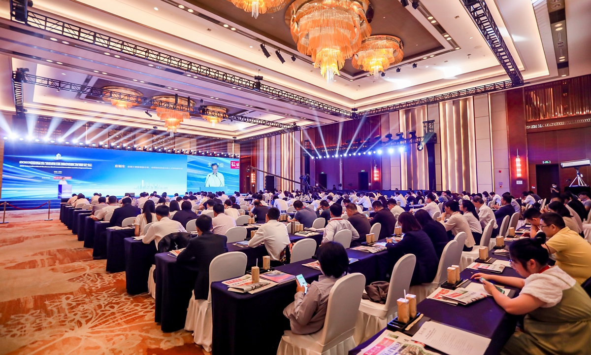 Guests deliver keynote speeches at the 2023 Forum on Innovation and Development of International Business held in Sanya, South China's Hainan Province, on December 20, 2023. Photo: Courtesy of forum organizer