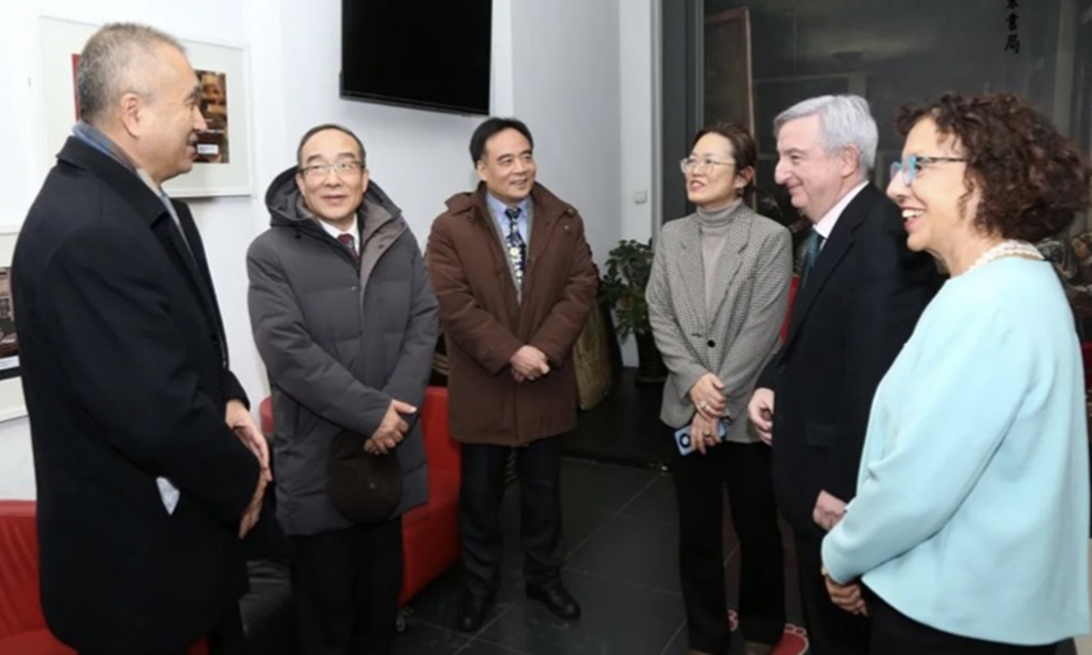 Guests pose for a group of photo. Photo: Courtesy of the Cervantes Institute in Beijing