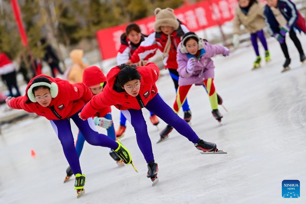 Students practice speed skating at a middle school in Beitun City, northwest China's Xinjiang Uygur Autonomous Region, Dec. 20, 2023. Situated at the southern foot of the Altay Mountains, Beitun City boasts abundant ice and snow resources, fostering rapid growth in ice and snow sports, industries, and tourism. In recent years, local primary and secondary schools have made full use of these resources and geographic advantages by integrating ice and snow sports into their education curriculum.(Photo: Xinhua)