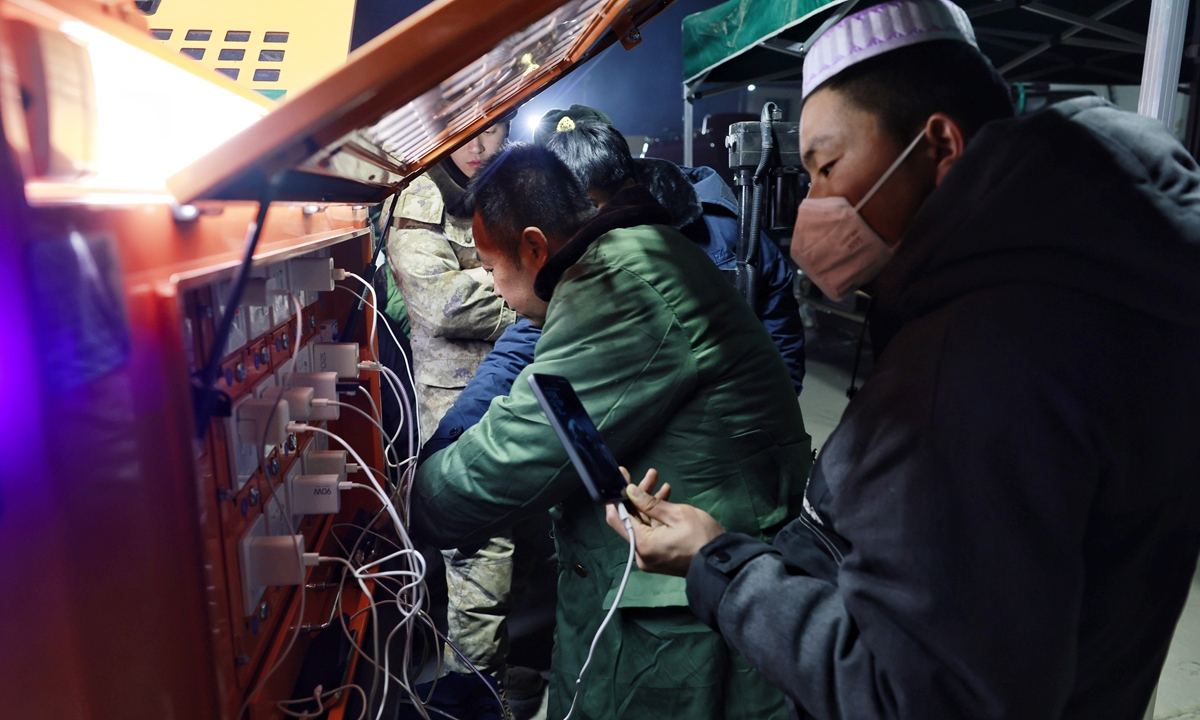 Mobile power trucks provide electricity to victims in Dahe village, Gansu, on December 19, 2023. Photo: Li Hao/GT