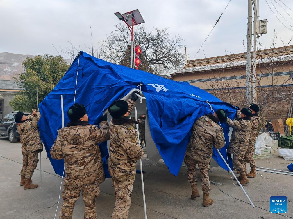 Members of the People's Armed Police Force (PAPF) put up tents in Gaoli Village of Liuji Township, Jishishan County, northwest China's Gansu Province, Dec. 20, 2023. The Chinese People's Liberation Army (PLA) and the People's Armed Police Force (PAPF) have deployed multiple rescue forces to quake-hit areas in response to a 6.2-magnitude earthquake that jolted northwest China's Gansu Province late Monday.(Photo: Xinhua)