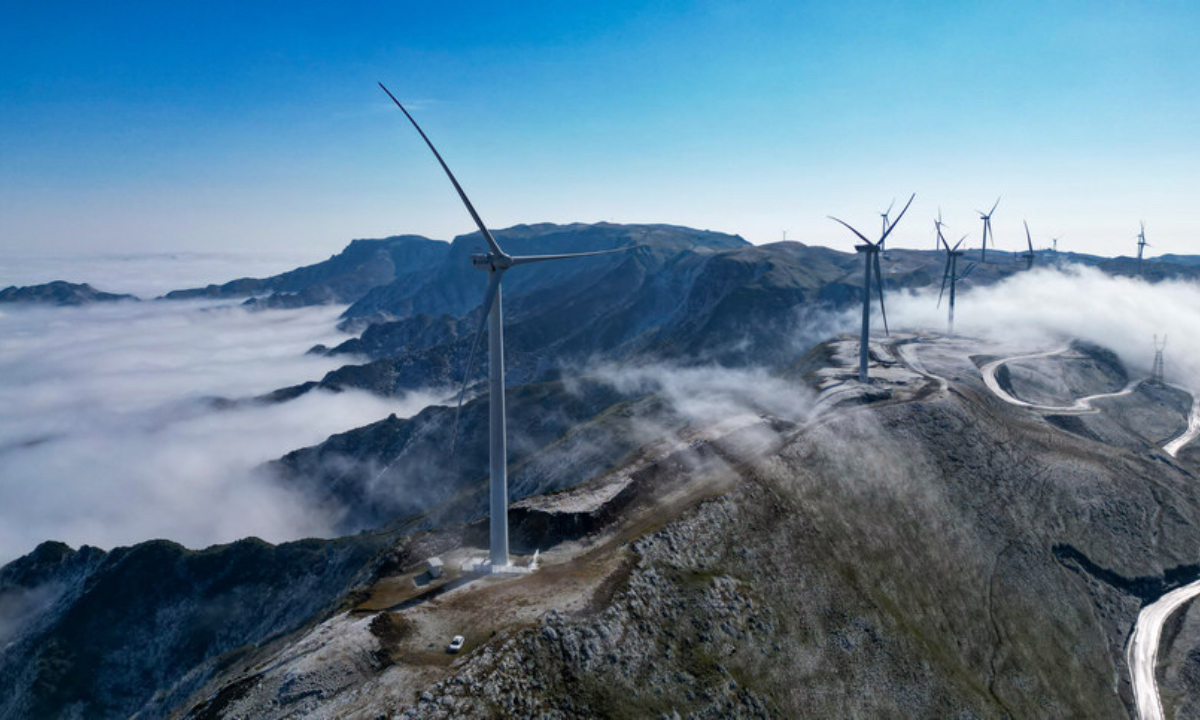 Photo taken on Dec. 23, 2023 shows the beautiful scenery after a snowfall in the Jiucaiping scenic spot in southwest China's Guizhou Province. (Photo: People's Daily Online))