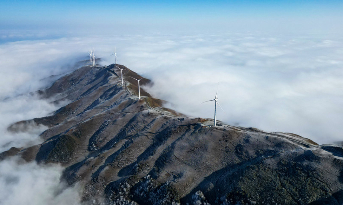 Photo taken on Dec. 23, 2023 shows the beautiful scenery after a snowfall in the Jiucaiping scenic spot in southwest China's Guizhou Province. (Photo: People's Daily Online))