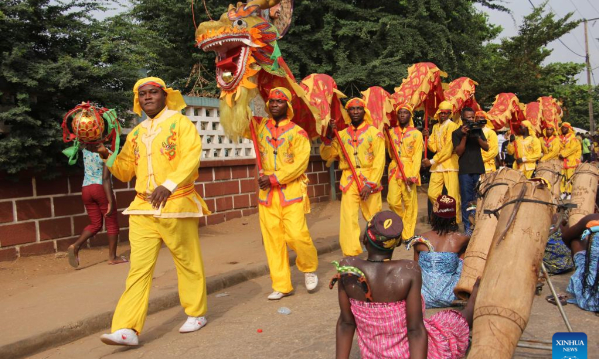 Members of the martial arts club of the Chinese Cultural Center in Benin perform dragon dance during the parade of the first edition of the Ouidah International Carnival, in Ouidah, Benin, Dec. 30, 2023. （Photo: Xinhua)