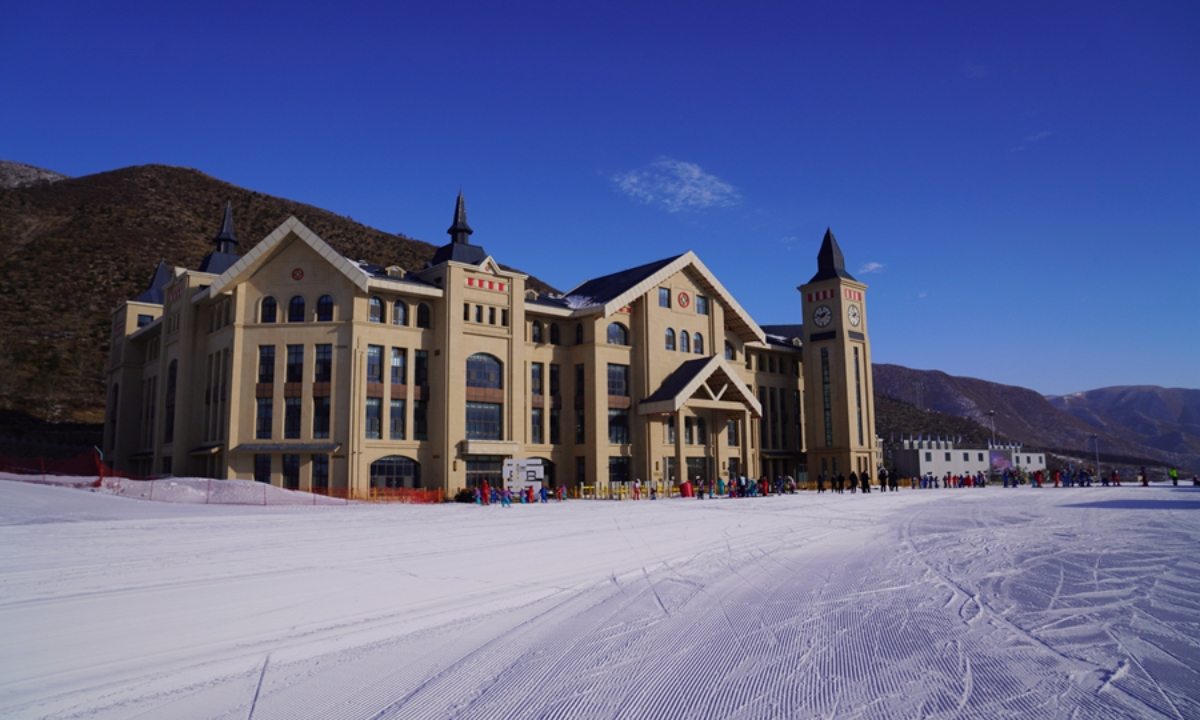 Photo shows a ski resort in Liangcheng county, Ulanqab, north China's Inner Mongolia Autonomous Region. (Photo: People’s Daily Online)