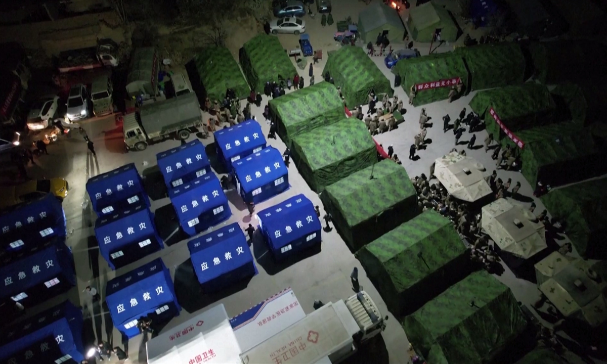 Victims spend their first night after the earthquake hit Dahe village, Jishishan county, Gansu, on December 19, 2023. Photo: VCG