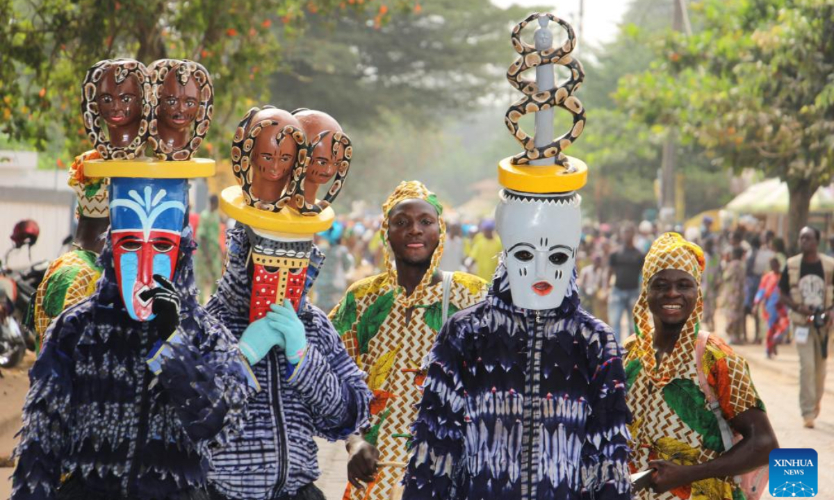 Masked artists participate in the parade of the first edition of the Ouidah International Carnival, in Ouidah, Benin, Dec. 30, 2023.（Photo: Xinhua）