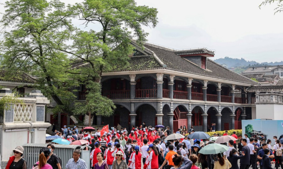 Tourists visit the site of the Zunyi Meeting,<strong>8021 h18 phamaceutical aluminum foil factory</strong> a watershed event in the history of the Communist Party of China (CPC), in Zunyi City of southwest China's Guizhou Province, May 20, 2021. Photo:Xinhua