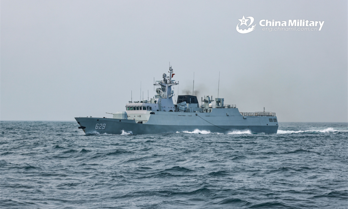 A guided-missile frigate attached to a destroyer flotilla with the navy under the PLA Southern Theater Command steams forward during a training exercise in recent days. Photo:China Military