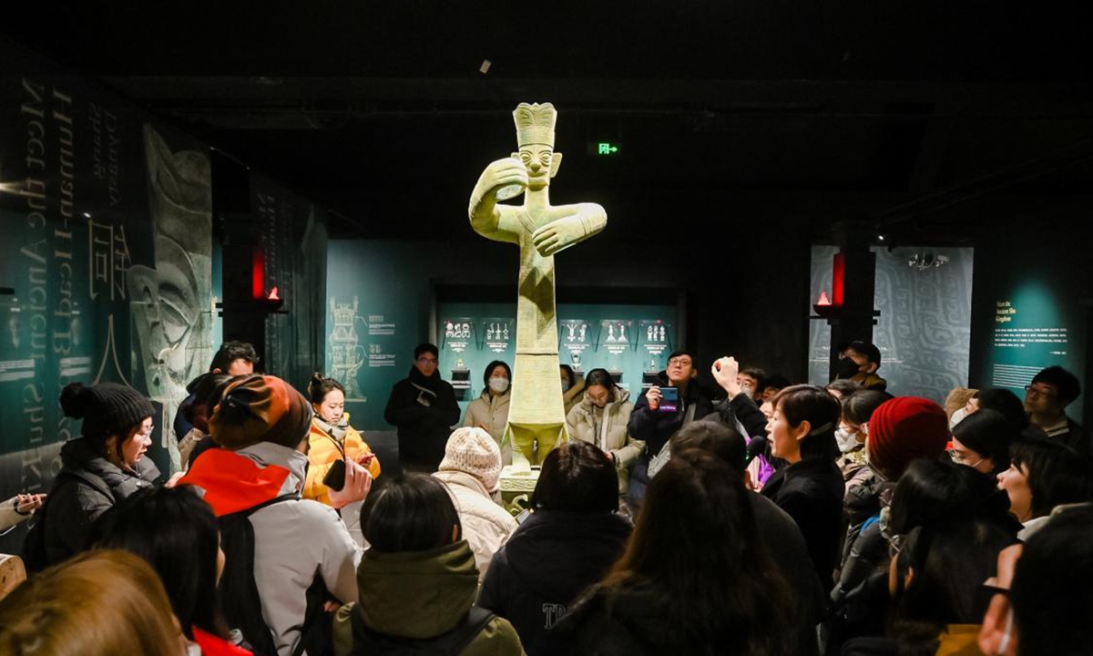 Culture Beat: Immersive exhibition on Sanxingdui Ruins unveiled in Beijing