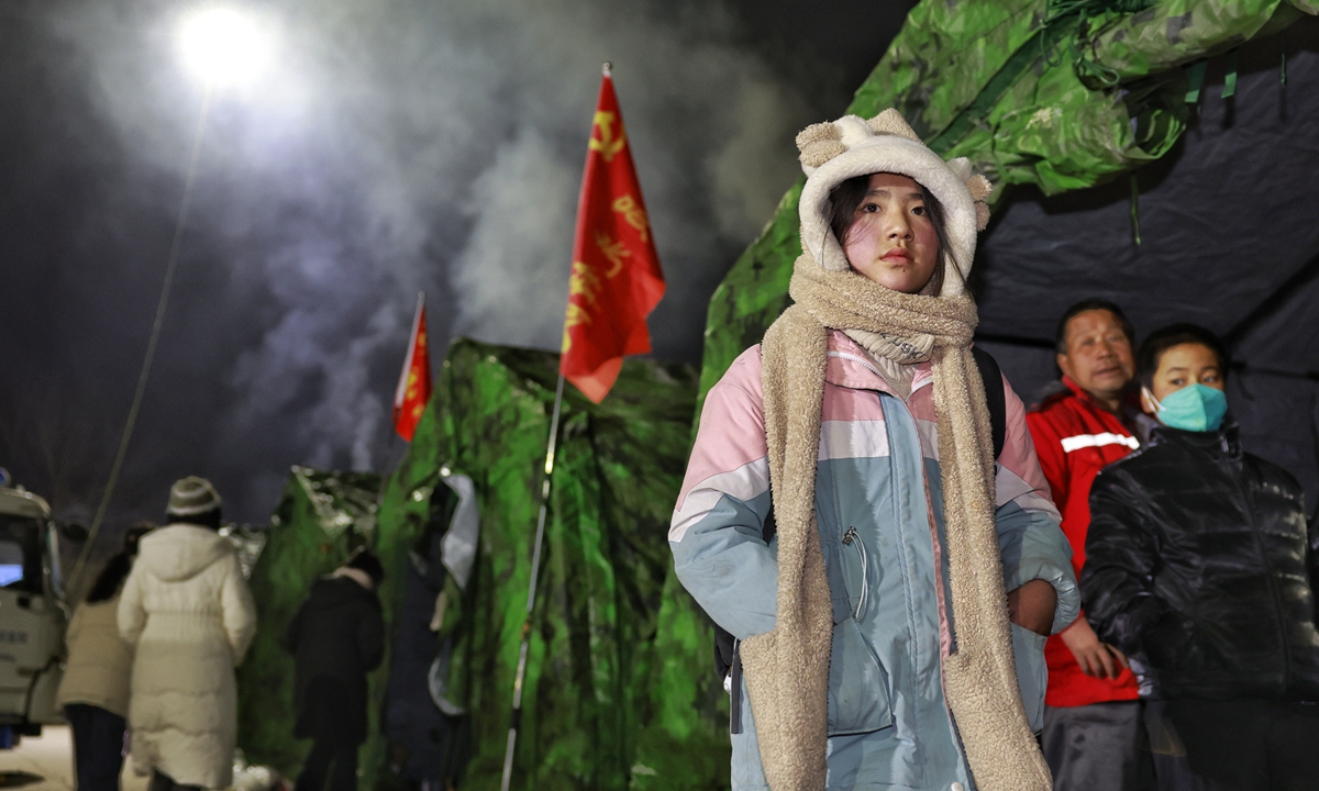 A girl stands nearby a temporary shelter for victims in the earthquake-hit village of Dahe, Jishishan county, Northwest China's Gansu Province, on December 19, 2023. Photo: Li Hao/GT