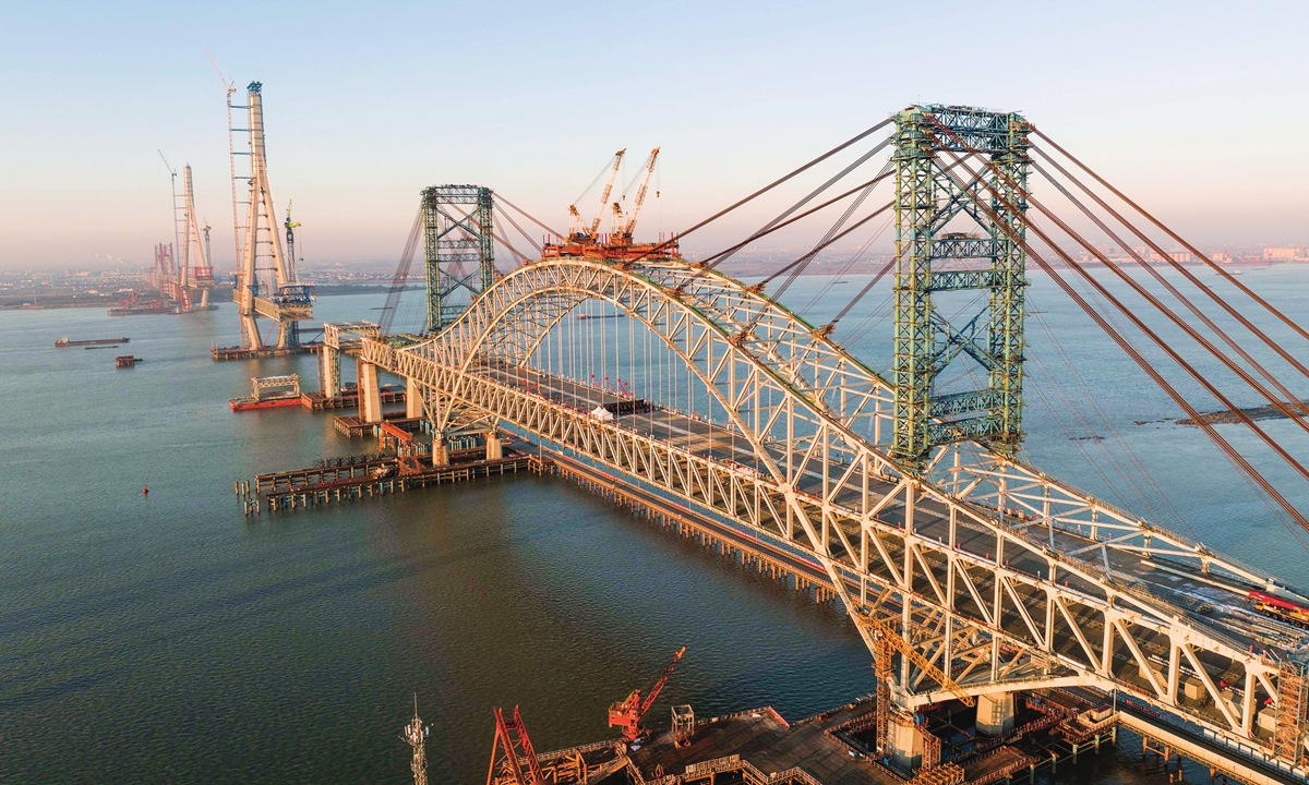 The Changzhou-Taizhou Yangtze River Bridge in East China's Jiangsu Province, the world's largest span road-rail steel truss arch bridge, is successfully closed on December 22, 2023, marking a breakthrough after 23 months of construction. The bridge has a total length of 727 meters, with a main span of 388 meters. Photo: VCG