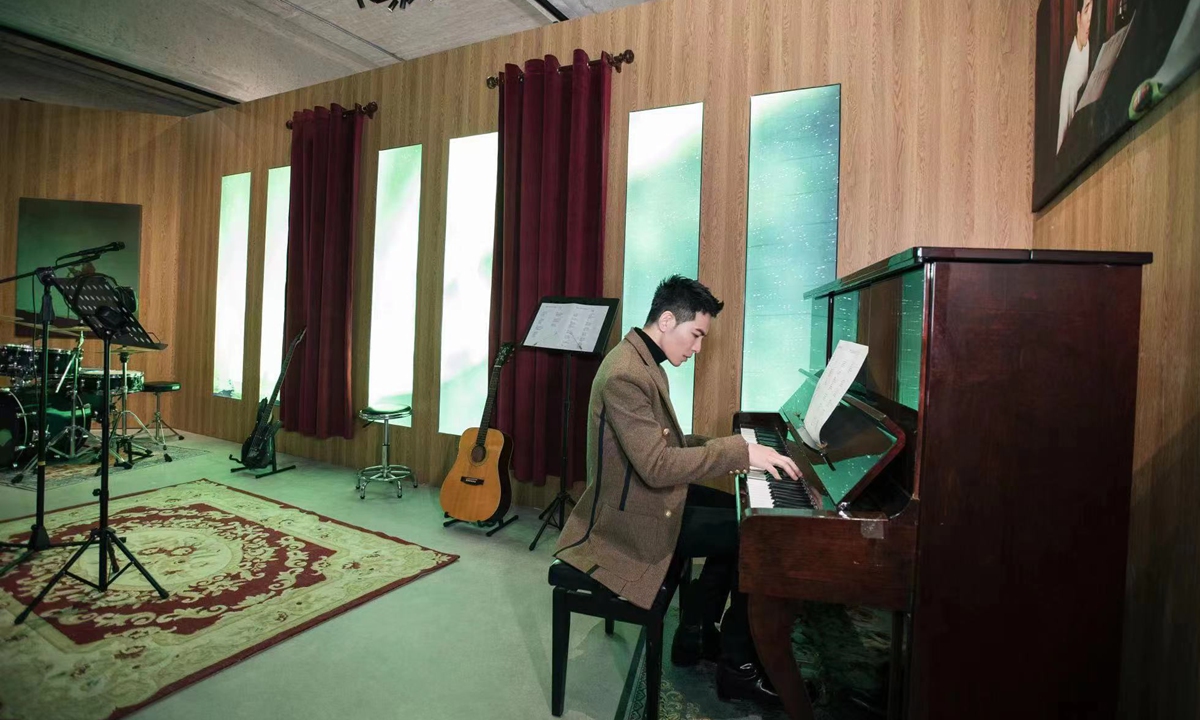 Jam Hsiao Photo: Courtesy of Warner Music Group