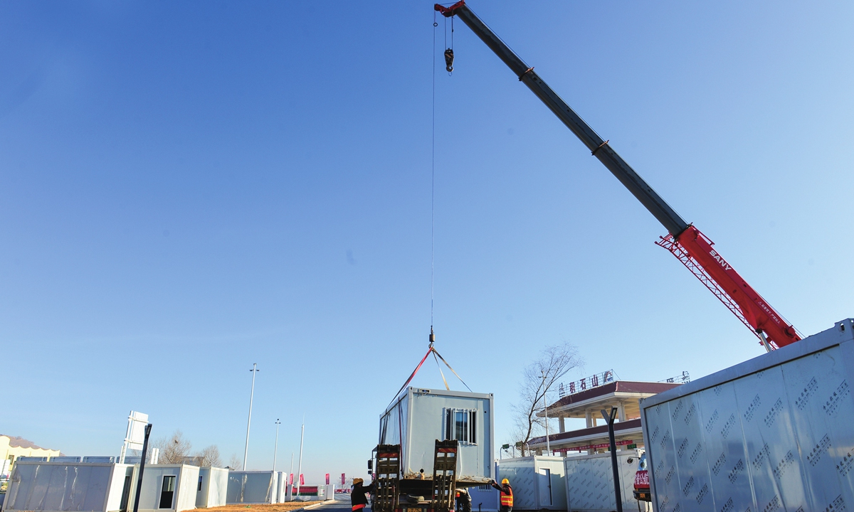 Workers transport mobile plank houses on December 26, 2023 in Jishishan county, Northwest China's GansuProvince. The province plans to build 15,000 mobile plank houses in Jishishan with more than half having been completed. The county was hit by a 6.2-magnitude earthquake on December 18. As of December 25, the earthquake has caused 117 deaths in Gansu. Photo: VCG