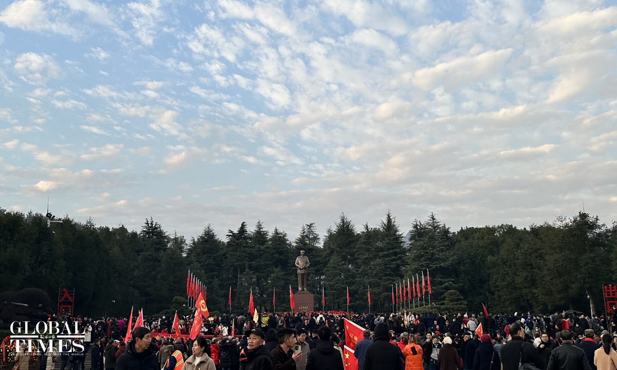 After the sunrise, thousands gathered at the Mao Zedong Square in Shaoshan, the late leader’s birthplace, laying flowers and singing the song The East Is Red together, as a part of the commemoration of the 130th anniversary of his birth on Tuesday. Photo: Cui Fandi/GT