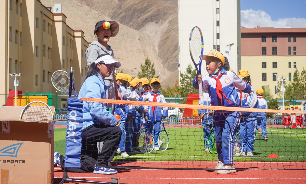 Students practice playing tennis at a primary school in Lhasa, Southwest China's Xizang Autonomous Region,on May 13, 2022. Photo: VCG