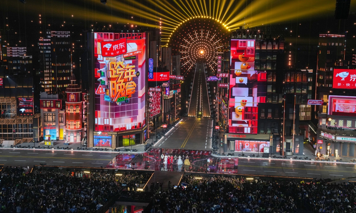 Live performances, nostalgic vibes mark New Year’s Eve celebrations in China