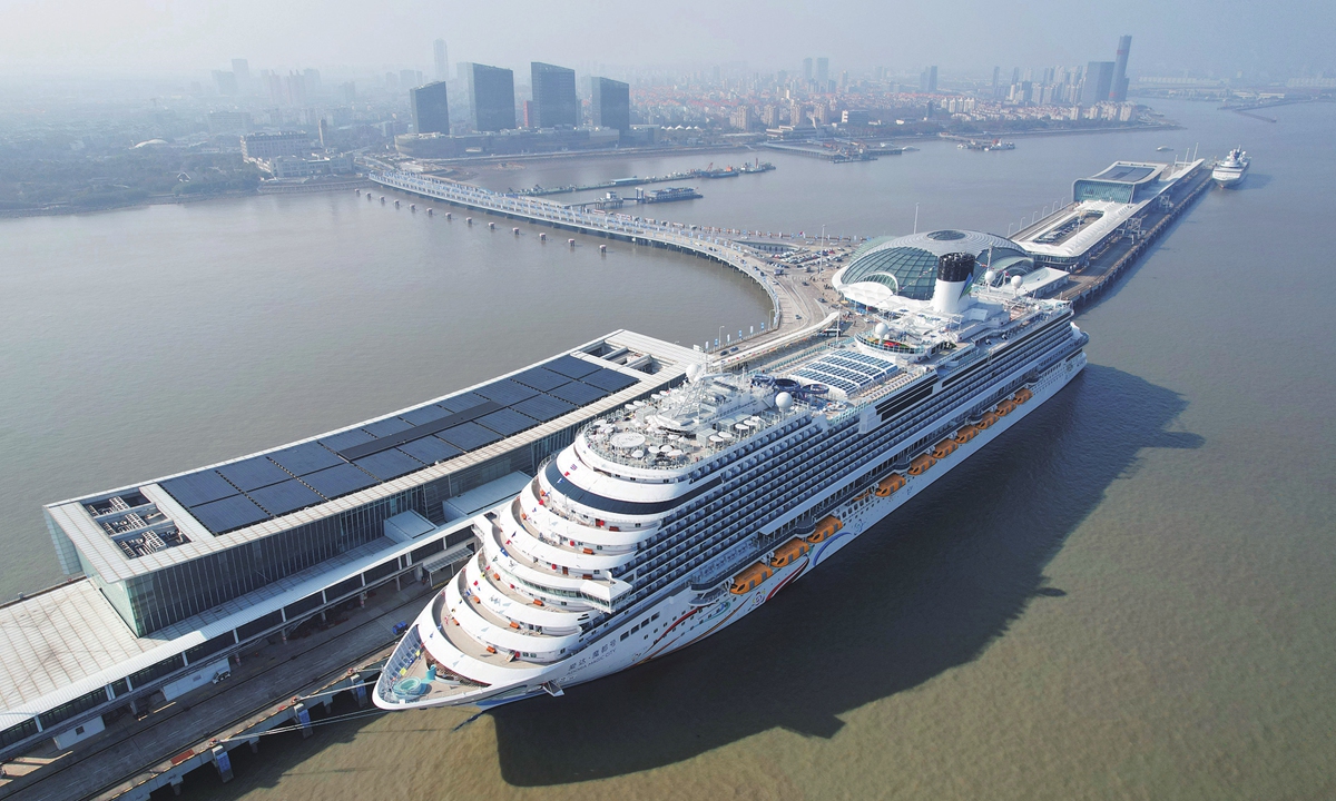 The first domestically built large cruise ship, Adora Magic City, welcomes its first group of passengers - more than 3,000 people - at the Shanghai Wusongkou International Cruise Terminal in East China's Shanghai on January 1, 2024. On the same day, the cruise ship embarked on its maiden commercial voyage, taking passengers to popular destinations in Northeast Asia, such as Japan and South Korea.
Photo: VCG