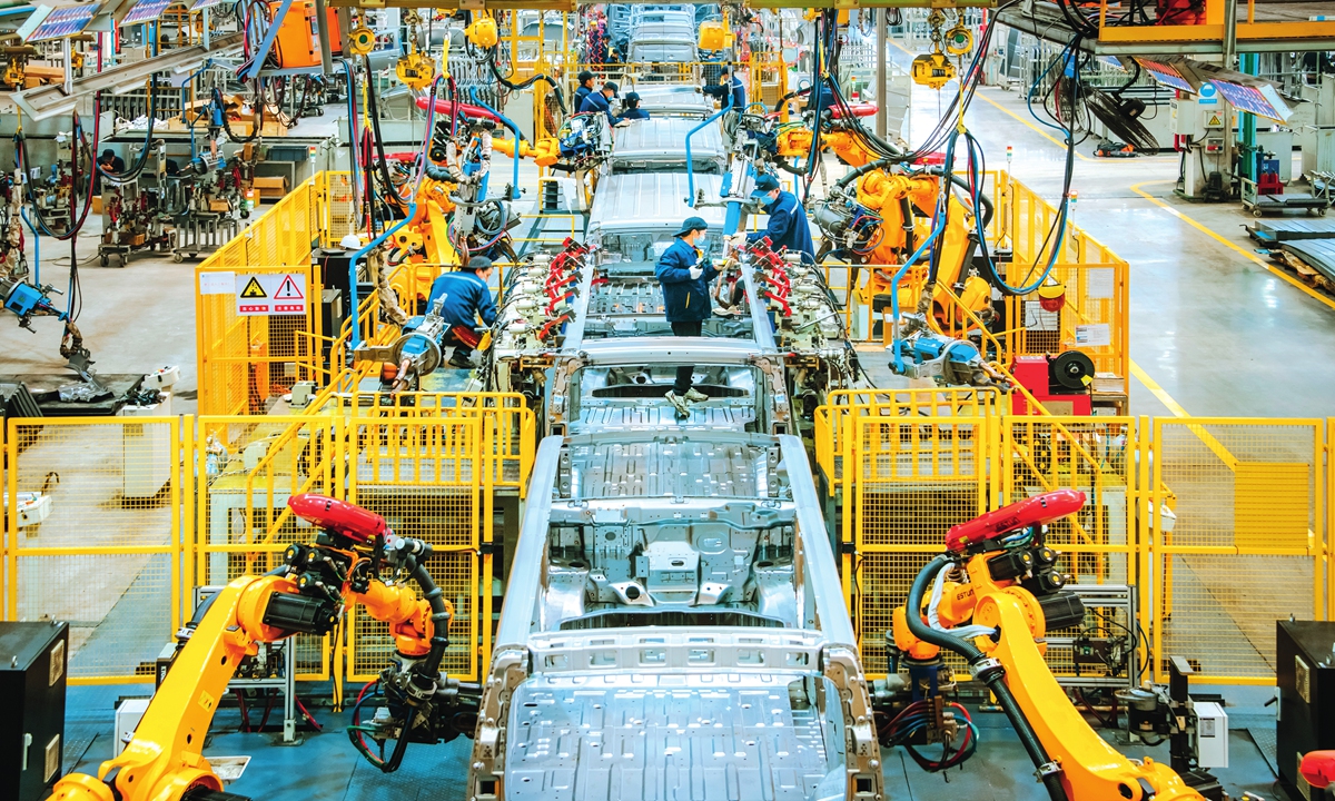 Staff members from a local NEV enterprise catch up on orders on the production line in Ganzhou,<strong>odm eye&eye turnbuckles manufacturers</strong> East China's Jiangxi Province on December 26, 2023.Photo: VCG