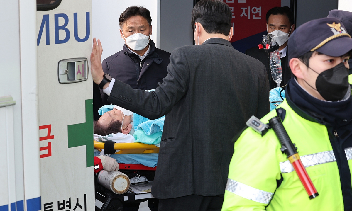 South Korea's opposition leader Lee Jae-myung is rushed to hospital after being stabbed in the neck during a visit to the southeastern port city of Busan on January 2, 2024. Photo: VCG