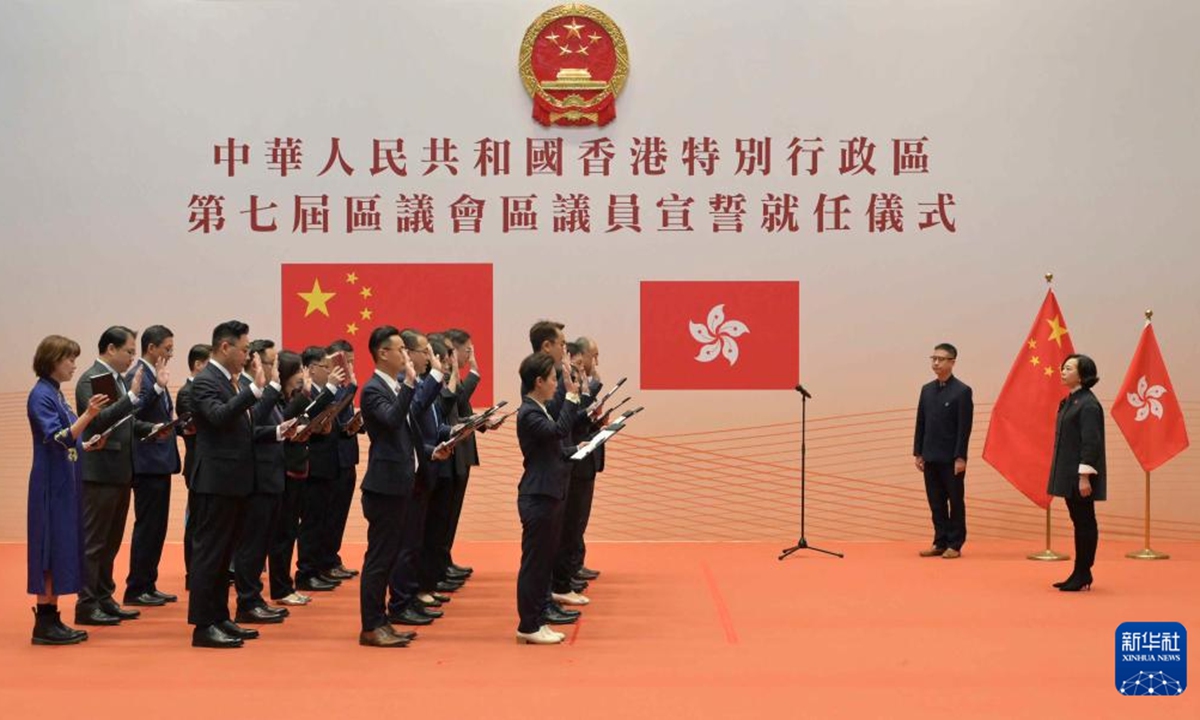 All 470 newly-elected members of the seventh-term District Councils (DCs) of the HKSAR on Monday take oaths to uphold the Basic Law of the HKSAR and bear allegiance to the HKSAR, and assume office.Photo: Xinhua News Agency