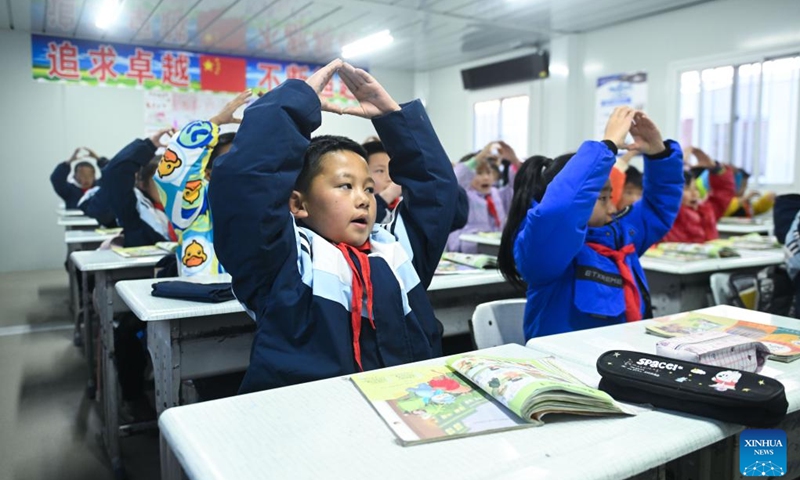 Students sing before class at the central school in Guanting Township of Minhe Hui and Tu Autonomous County, Haidong City, northwest China's Qinghai Province, Jan. 2, 2024. Quake-affected primary and secondary schools in Qinghai resumed offline classes on Tuesday. (Photo: Xinhua)