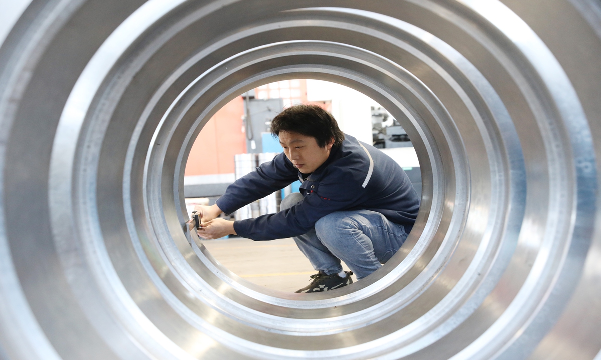 A worker tests products at an equipment manufacturing factory in Jiaozuo, Central China's Henan Province on January 3, 2024. Factories across China are resuming production after the three-day New Year's Day holidays, and they're working at full swing as orders keep pouring in. Photo: VCG