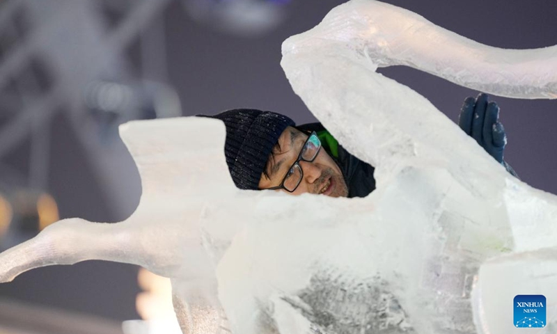 A competitor works on an ice sculpture during the 35th Harbin International Ice Sculpture Competition at Harbin Ice-Snow World in Harbin, northeast China's Heilongjiang Province, Jan. 2, 2024. The three-day competition kicked off here on Tuesday. (Photo: Xinhua)