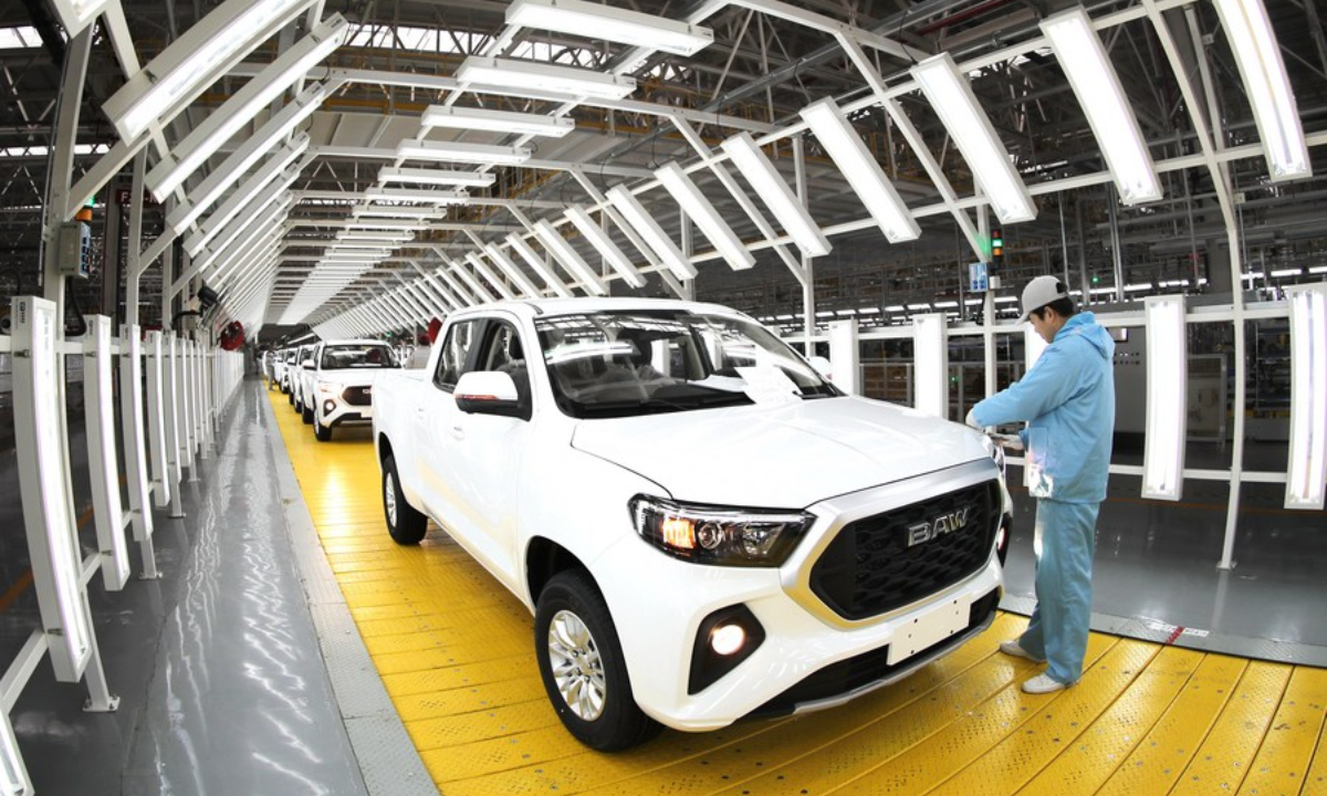 A worker inspects a vehicle before it rolls off the production line at an automobile manufacturing factory in Qingdao, east China's Shandong Province, Jan 14, 2023. Photo:Xinhua