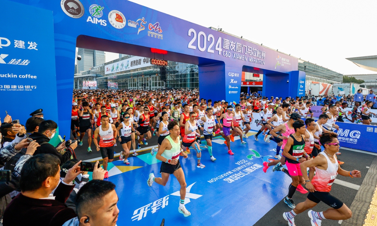 Runners compete in the Xiamen Marathon in Xiamen, East China's Fujian Province, on January 7, 2024. On the day, 30,000 contestants competed at the Xiamen Marathon. Photo: VCG