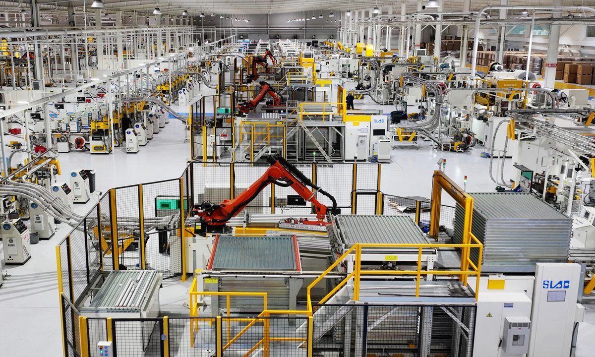 Industrial robots are operating on an intelligent production line in a smart manufacturing enterprise in Yangzhou, East China's Jiangsu Province. Photo: VCG