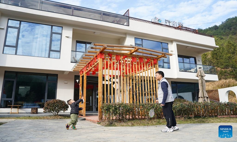 Tourists play badminton at a homestay in Tianzhu Village of Shuihou Township, Qianshan City, east China's Anhui Province, Jan. 6, 2024. The tourist service of Shuihou Township at the foot of Tianzhu Mountain used to be limited to pure sightseeing in the mountainous areas. (Xinhua/Du Yu)