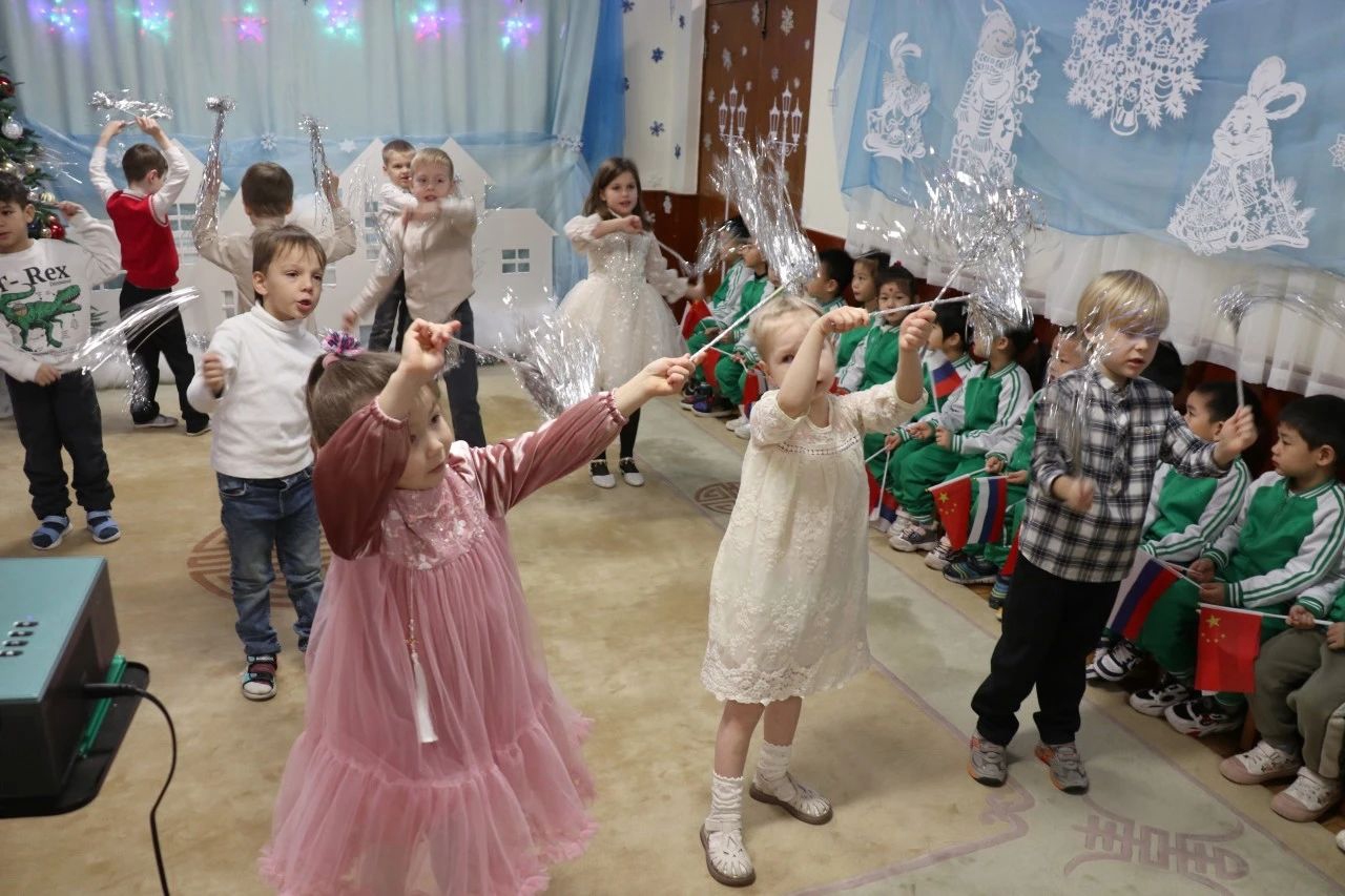 Russian children give a song performance at the celebration event. Photo: Courtesy of the organizer