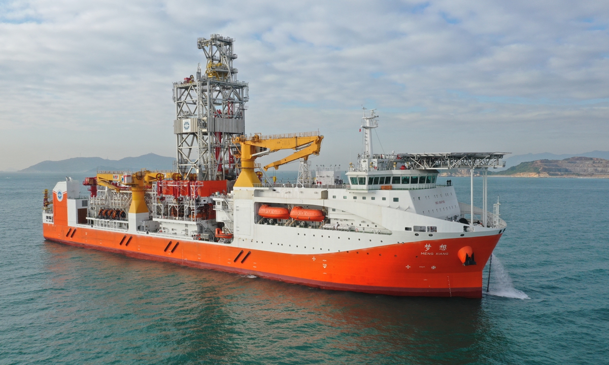 Right: The Mengxiang drillship sets sail for its first on December 18, 2023, in Guangzhou, South China's Guangdong Province. Photo: Courtesy of the Guangzhou Marine Geological Survey