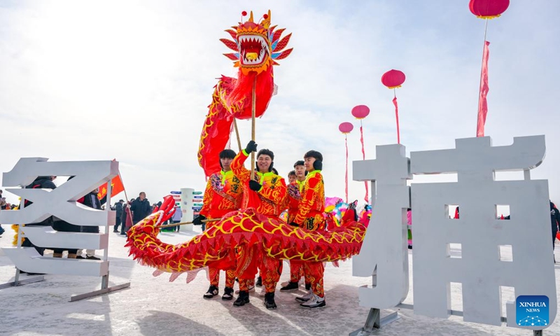 Actors perform dragon dance at the opening ceremony of a promotion event for tourism and winter fishing on the Dalinor Lake in Chifeng City, north China's Inner Mongolia Autonomous Region, Jan. 13, 2024. A promotion event for tourism and winter fishing kicked off at the Dalinor Lake of Hexigten Banner in Chifeng. Featuring fishing, performance and other activities, this event attracted many tourists. (Xinhua/Peng Yuan)