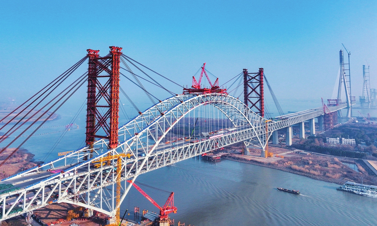 The world's largest road-rail dual-use steel truss arch bridge with a main span of 388 meters is successfully closed on January 12, 2024, in Changzhou, East China's Jiangsu Province. Photo: VCG
