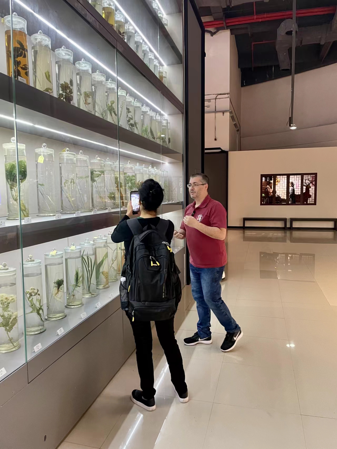 Reginaldo Filho (right), founder and director general of Faculdade EBRAMEC (which stands for Brazilian College of Chinese Medicine) visits the Shanghai University of Traditional Chinese Medicine (SHUTCM). Photo: Courtesy of SHUTCM