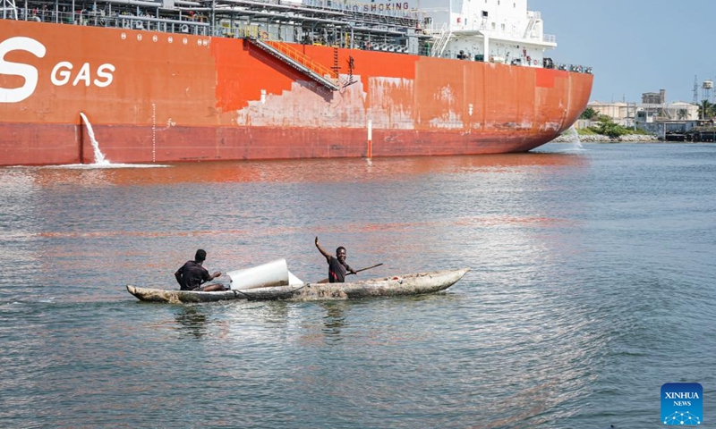 Two fishermen are seen in Abidjan, Cote d'Ivoire, Jan. 10, 2024. Abidjan is the largest city and economic capital of Cote d'Ivoire. (Xinhua/Han Xu)