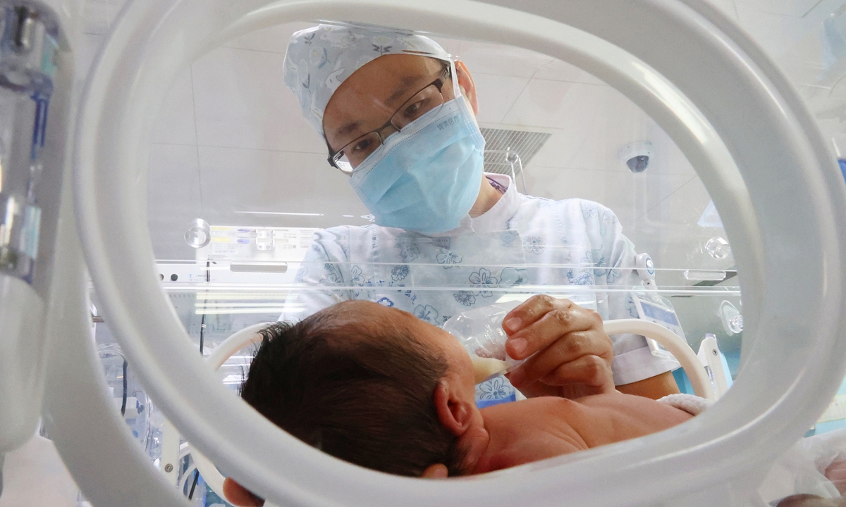 Medical personnel are caring for newborns at a hospital in Lianyungang, East China's Jiangsu Province, on January 1, 2024. Photo: CFP