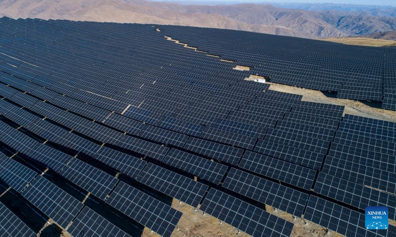 An aerial drone photo taken on Jan. 15, 2024 shows part of Cerbong photovoltaic power station in Shannan City, southwest China's Xizang Autonomous Region. Located in Nedong district of Shannan City on the Qinghai-Tibet Plateau, Cerbong photovoltaic power station is currently the highest-altitude of its kind in the world. The project started to upload electricity to the power grid on Dec. 30, 2023.(Photo: Xinhua)