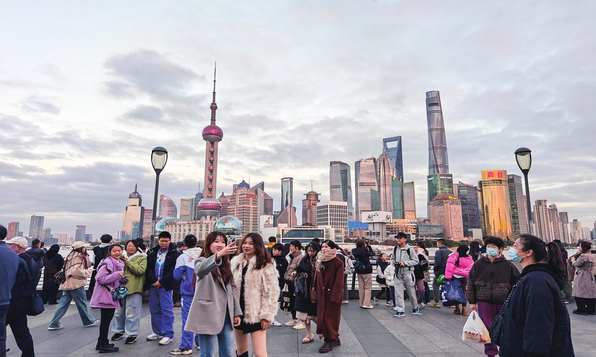 Bustling scenes on the Bund area in Shanghai on January 16. Photo: VCG