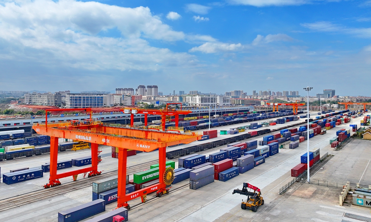 Loaders arrange cargo for the China-Europe freight train service inside a logistics depot at Ganzhou, East China's Jiangxi Province on January 18, 2024. The dry port at Ganzhou handled 273,000 standard containers of goods in 2023, bringing local goods to more than 100 cities in more than 20 countries.Photo: VCG
